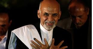 د کانګرس په ودانۍ کې ولسمشر غني او د استازو د خونې مشرې پلوسي د جمعې په ورځ (د چنګاښ. Ø§Ù„Ø±Ø¦ÙŠØ³ Ø§Ù„Ø£ÙØºØ§Ù†Ù‰ Ø£Ø´Ø±Ù ØºÙ†Ù‰ ÙŠØºØ§Ø¯Ø± Ø¥Ù„Ù‰ Ø·Ø§Ø¬ÙŠÙƒØ³ØªØ§Ù† Ø¨Ø¹Ø¯ ÙˆØµÙˆÙ„ Ø·Ø§Ù„Ø¨Ø§Ù† Ù„Ù…Ø´Ø§Ø±Ù ÙƒØ§Ø¨ÙˆÙ„ Ø§Ù„ÙŠÙˆÙ… Ø§Ù„Ø³Ø§Ø¨Ø¹