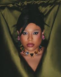 blogueirinha para @quem Texto e produção executiva: @phynocomph_  Fotografia: @maltchique Vídeos: @twz Styling: @miguelcuenca Beleza:  @ronaldohass Edição: @acmoura Design de capa: i.z.m.r Direção de Arte:  @julimesmo Produção de moda: @hanitahh e @_ ...