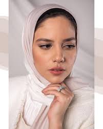 Pink Sugar looks super elegant in this classic winter look ✨ ⁠⠀  ⁠#fashionhijab #muslim #hijabchic #hijabootd #dubai #hijaber  #modestandproud #EMMAmodestandproud #youremma #emmascarves  #EMMAgirlzstyleedit