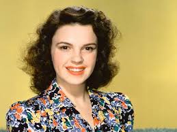 La tragique histoire de Judy Garland, d'enfant-star à vedette déchue