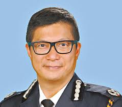 至於蔡展鵬更被認定是警務處處長接班人，他在 2009 年出任警司以來，11年間連五級，不過最令人嘖嘖稱奇的是這位警務處的五號人物，自 98 年以來從未在任何媒體曝光，長時期任職由港英時期政治部變革而來的保安部。 è­¦æ–¹ä¸‹ä»»è™•é•·çˆ­é€æˆ°å±•é–‹å‰ç·š é¦¬æˆ¿ å° æ°'æœ› é¦™æ¸¯01 çªç™¼