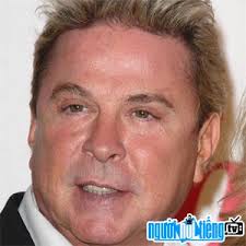 Ca sĩ nhạc pop Andrew Maurice Gold