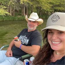 What are helicopter instructions or lessons available at Lakeway Airpark?