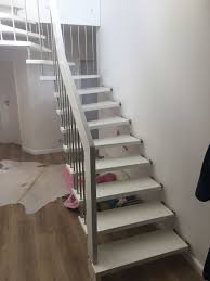 Handlauftragende Treppe Deckend Lackiert Das Original Direkt Vom Hersteller Unnerstall Treppen Treppe Holztreppe Holz Tre Treppe Holztreppe Wohn Design