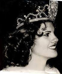 Gina Weidner's Instagram, Twitter & Facebook