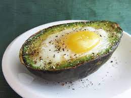 Infatti, è uno dei frutti con il maggior apporto di grassi (circa il 30 per cento, con 240 kilocalorie ogni 100 grammi), ma è anche molto nutriente, digeribile e ricco di proteine, vitamine. 17 Modi Per Mangiare L Avocado I Love Foods