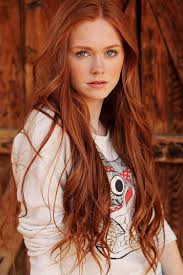 Dit Is Polly Ze Heeft Rood Haar Groene Ogen En Is 1m80 Ze Vind Zichzelf Gewoon Of Eerder Lelijk Beautiful Red Hair Natural Red Hair Beautiful Redhead