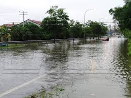Banjir di malaysia adalah bencana biasa di malaysia yang berlaku hampir setiap tahun semasa musim tengkujuh. Jumlah Mangsa Banjir Kilat Di Melaka Bertambah