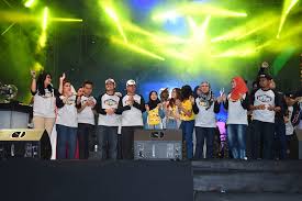 Sempena menyambut ketibaan hari raya aidilfitri yang dijangka jatuh pada 25 jun 2017, kerajaan bersetuju agar pembayaran peringkat kedua br1m 2017 dibuat mulai 5 jun 2017 (isnin). Karnival Jom Heboh 2015 Lebih Meriah Sensasi Selebriti