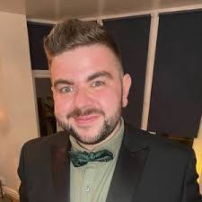 Lee Tasker's Instagram, Twitter & Facebook