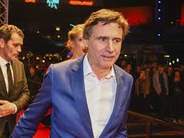 Hopelijk volgend jaar terugkeren naar meer normale samenleving. Erik Van Looy Krijgt Grote Tegenslag Te Verwerken Dit Is Er Gebeurd Showbizz 24