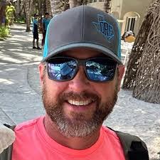 Luis Land's Instagram, Twitter & Facebook