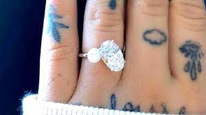 News, engagement ring jeweler jack solow shared how the sparkler came together — and details about. Ariana Grande Shows Off Her Unique Engagement Ring Youtube
