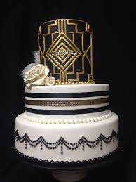 Art Deco Black And Gold Drip Cake Epingle Par Hilary Otto Sur Cakes By Me Mariage Gatsby Idee Gateau Gateau Mariage