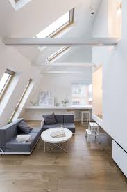 Multifunktionales Haus Mit Einem Zentralen Zen Garten Und Einem Lebenden Baum Mobel Fur Kleine Wohnungen Inneneinrichtung Apartments Wohnung Mobel