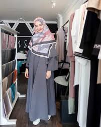 Download zaskia sungkar mp3 download gratis mudah dan cepat di lagump3. Zaskia Sungkar Ungkap Alasan Tampil Syar I Dengan Hijab Menutup Dada