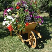 La Recup Au Jardin Brouette En Bois Objet Decoration Jardin Brouettes