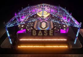 Vous recherchez un hôtel à dubaï qui dispose d'un nightclub afin de pouvoir regagner votre chambre sans avoir à reprendre la route après une nuit endiablée? Base Club Dubai Conciergerie Dubai