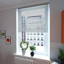 Sadece firmamızın geliştirdiği teknikle, yere paralel camlar da dahil olmak üzere her türlü açıdaki çift cam arasına plise perde uygulaması yapabiliyoruz. Kaliteli Jaluzi Perde Modelleri Armoni