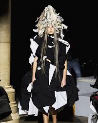 The avant-garde Japanese designer Rei Kawakubo. created another abstract  and anarchic collection for her label Comme des Garçons shown at the  American Cathedral in Paris. Swipe👉🏼to see the ten most interesting from