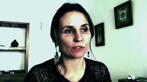 File:Especial Cidadania- cineasta Petra Costa fala sobre "Elena" e o tema  do suicídio.webm