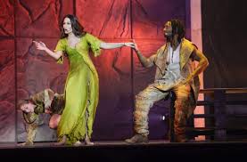 The kind hunchback quasimodo, the twisted priest frollo, and the unfaithf. Notre Dame De Paris Un Retour Haut En Couleurs Lemon