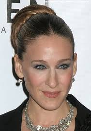 Genau genommen gibt es graue haare nicht. Frisuren Bilder Sarah Jessica Parker Mit Strengem Dutt Frisuren Haare