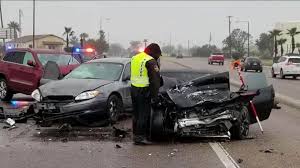 Un violento choque múltiple en una carretera de texas causado por una espesa neblina dejó dos en total ocurrieron cinco choques en los que estuvieron involucrados cuatro camiones de carga y. Accidente Entre Tres Autos Deja Cinco Lesionados En Texas