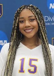 Isabella Wade's Instagram, Twitter & Facebook