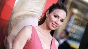 Whitney cummings compares the incredibly critical female inner monologue to its carefree male counterpart. Roseanne Co Showrunner Whitney Cummings Steps Down Variety