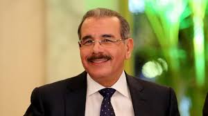 Danilo Medina felicita a dominicanos; trabajará por 365 días más de logros  para la gente » Dirección General de Contrataciones Públicas