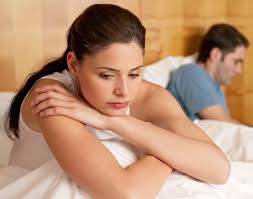 Aku menyampuk dengan tujuan menunjukkan betapa pentingnya dia kepada aku sebagai jiran yang baik bukan main girang gelagatnya. Harrydorn2 S Blog Film