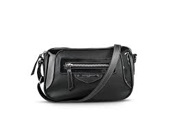 Hampir sama halnya dengan terbitan katalog sophie martin mei edisi 201, tren model untuk periode maret saat ini pun rutin menampilkan produk berdesain baru dari sophie paris. Contoh Gambar Katalog Sophie Paris April Mei 2014 Peluang Bisnis Sophie Martin Paris