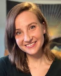 Amanda Earles's Instagram, Twitter & Facebook