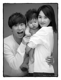 Pin By Min Anderson On Korean Explosion Family Photoshoot Kang Hye Jung Ki Tae Young
