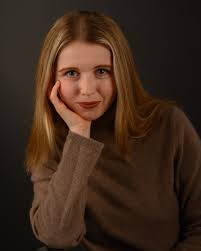 Helen Marsh's Instagram, Twitter & Facebook