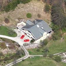 Die wirtschaft als akteur der rasanten internationalen wirtschaftsentwicklung ist aufgefordert, ihren auftrag zur mitgestaltung des gemeinwesens wahrzunehmen. Ferdinand Piech S House In Salzburg Austria Google Maps