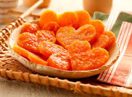 Afinal, não tem como aproveitar melhor esse friozinho do que com muito milho, quentão e agora que já sabe qual doce de festa junina você seria, que tal conferir como cada signo age nessa época? Doce De Abobora Vai Tornar Sua Festa Junina Em Casa Mais Gostosa