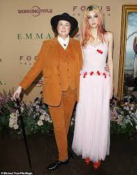 Аня тейлор джой (107 фото). Anya Taylor Joy Umarmt Ihren Co Star Mia Goth Auf Der La Premiere Von Ihrem Film Emma Aktuelle Boulevard Nachrichten Und Fotogalerien Zu Stars Sternchen