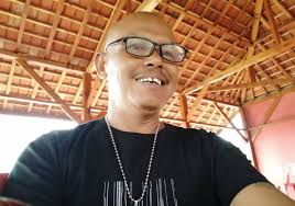 Erwin, manajer dari kang pipit, mengaku kalau kang pipit meninggal dunia karenakomplikasi penyakit. Hmlkdj9saxyb4m