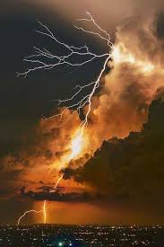 Paysage d'orage est une peinture de rembrandt. Orage Eclairs Photo Paysage Magnifique Belle Nature Photos Paysage