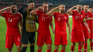 Die em geht in ihren dritten spieltag. Uefa Pruft Militarische Geste Von Turkischen Spielern Eurosport