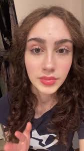 Leona Tracy's Instagram, Twitter & Facebook