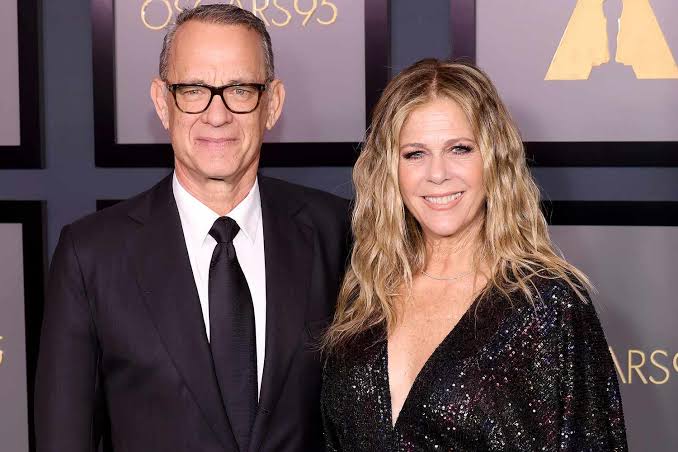 Tom Hanks and Rita Wilson together at an awards show red carpet