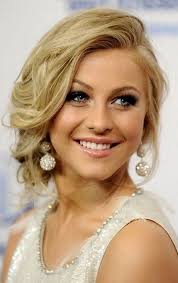 Top 9 Medium Hairstyles For Round Faces Prom Hairstyles For Long Hair Medium Hair Styles Hairstyles For Thin Hair