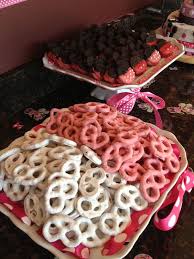 The food absorb the food coloring and impact the color. Pretzels Cleverly Iced In Pink White To Look Like Mouse Ears And Oreos Reminding Of Min Minnie Mouse Birthday Party Birthday Party Food Minnie Birthday Party