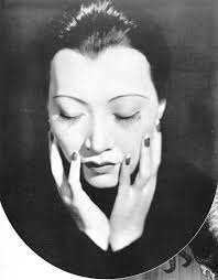 Gail Kum Ting Wong was a rock star in Chinese cuisine in Honolulu during  the 1940s and 50s. She was the Titus Chan or Sam Choy of her day. She  started a