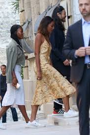 How tall is sasha obama? Sasha Obama S Birthday A Look At Her Best Shoe Style Over The Years Footwear News
