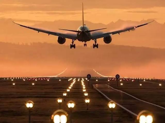 Airfare War Likely IN Indian Sky After Government Decides To Deregulate  Airfare | Airfare War Likely: सस्ता हो सकता है हवाई सफर, यात्रियों को  लुभाने के लिए एयरलाइंस के बीच शुरू होगी