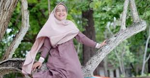 Rey mbayang dan dinda hauw rey mbayang channel rey mbayang di sepertiga malam rey mbayang dan indy rey mbayang. Bantah Dekat Dengan Kris Hatta Ria Ricis Akui Sudah Punya Kekasih
